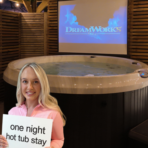 1 Night hot tub stay for 2 people